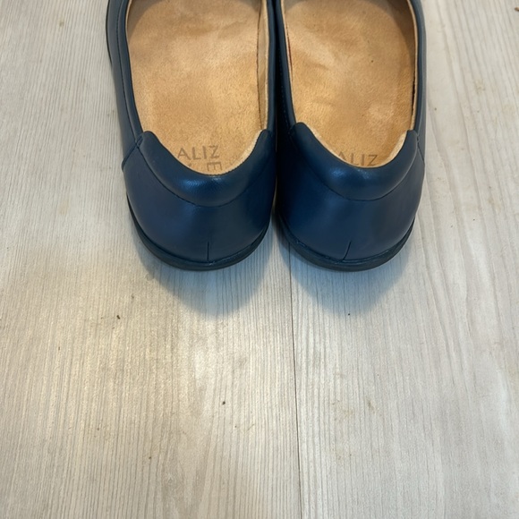 Naturalizer Flats, Fits like a Size 9 Wide - Picture 6 of 7